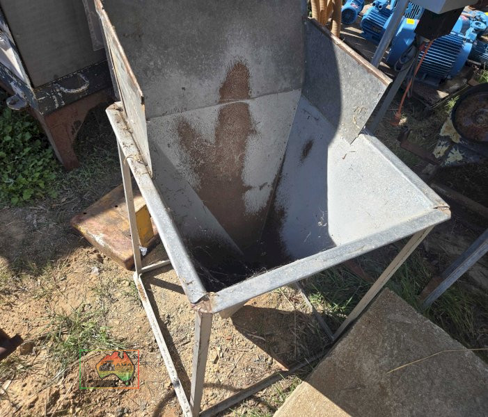 Grain hopper to suit 4" pencil auger - photo 2