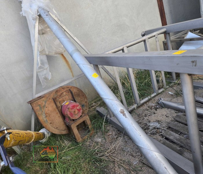 4" pencil auger on steel frame - photo 2