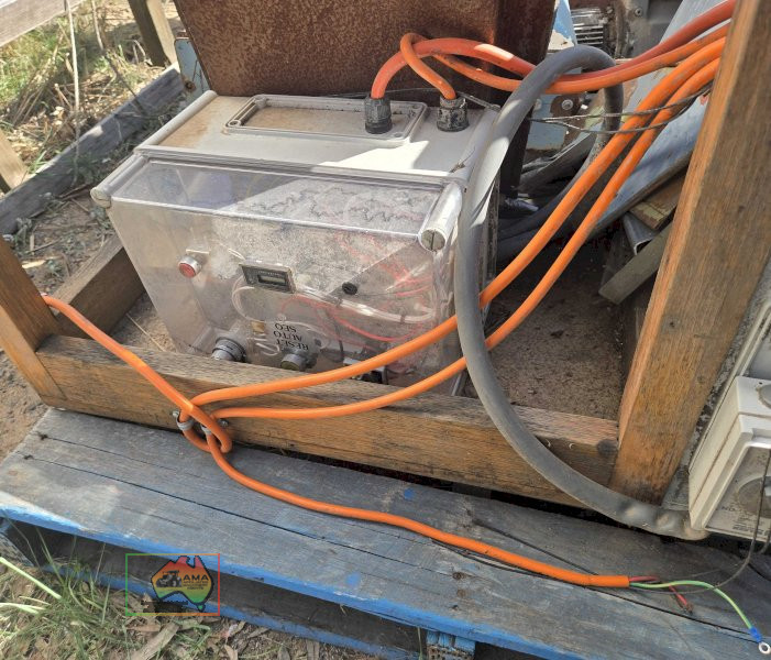 Pellet of assorted silo slides, hopper, control panels - photo 3