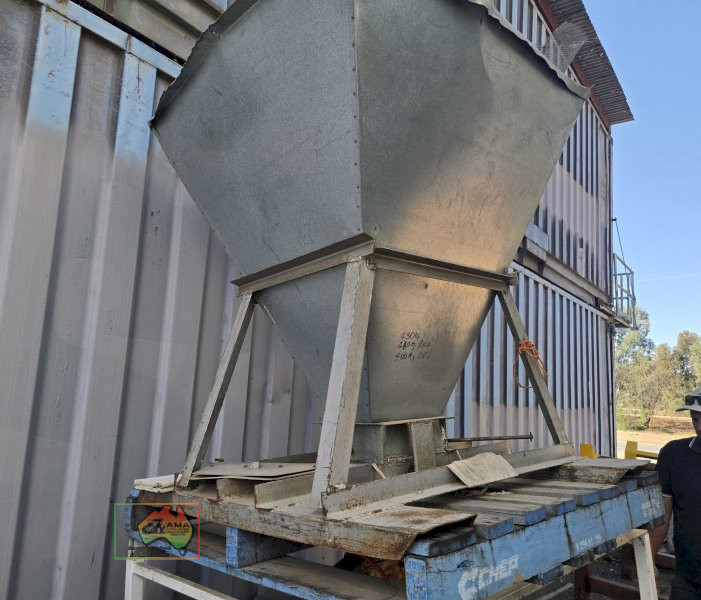 400kg grain hopper/bag chute - photo 2