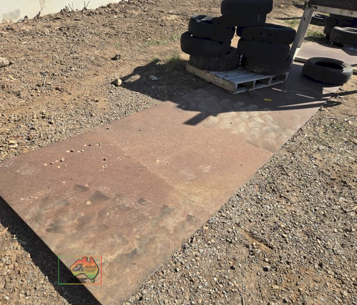 Large sheet of heavy flat steel - photo 3