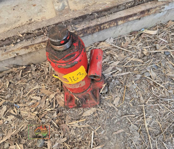 Bottle jack