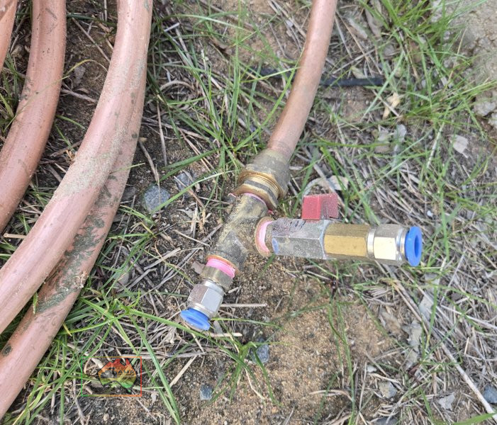 Coil of copper pipe and fitting - photo 3