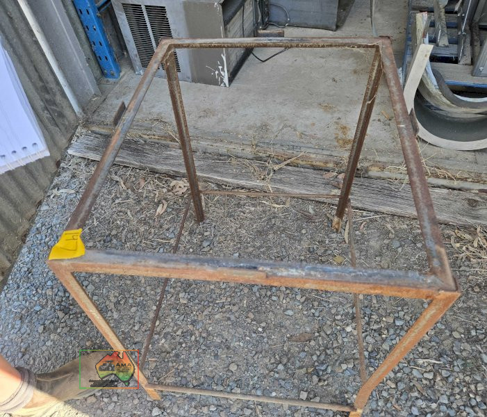 55cm x 65cm steel frame / stand - photo 1