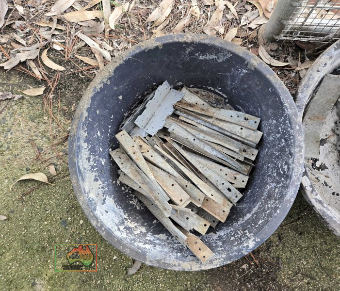 Builders Hoop Iron & Assorted Brackets - photo 5