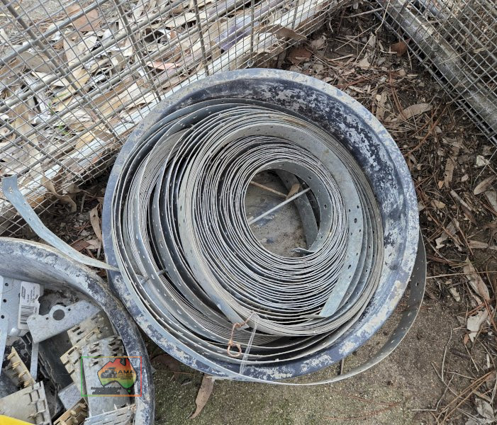 Builders Hoop Iron & Assorted Brackets - photo 3