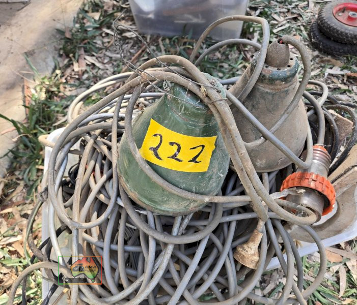 Box of Electric Leads & 2x Outdoor Lights - photo 3