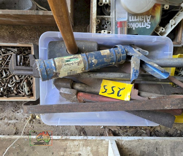 Box with Sheep Shears & Tools - photo 5