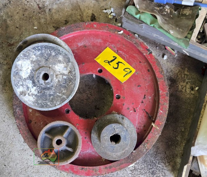 Assorted V-Belt Pulleys - photo 3