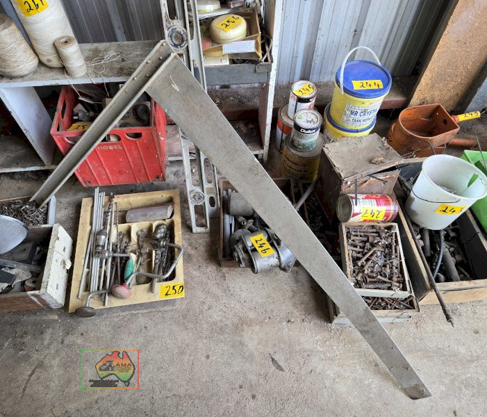 2x Spirit Levels & a Set Square - photo 2