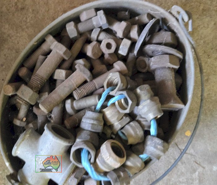 2x Tubs of Pipe Fittings - photo 3