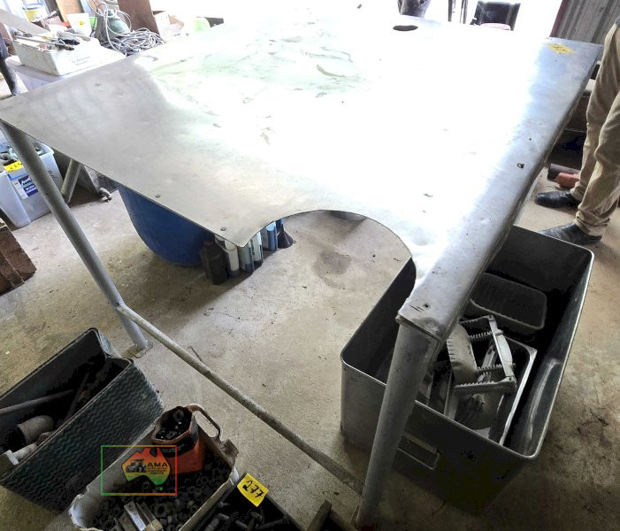 Butchers Stainless Prep Table 1100 x 1170 - photo 4