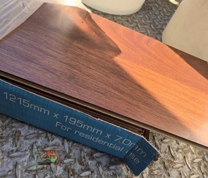 9 boxes of laminate flooring - photo 2
