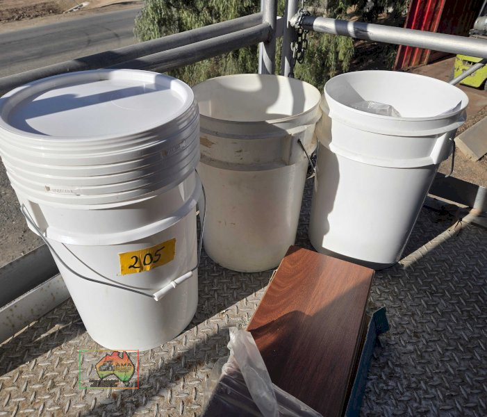 New 20L bucket and 5 lids
