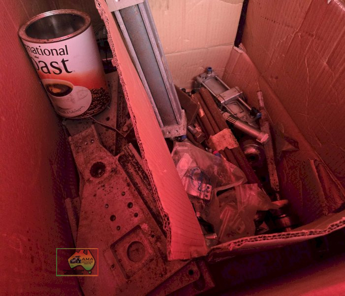 Box of sundry parts including air actuators - photo 4