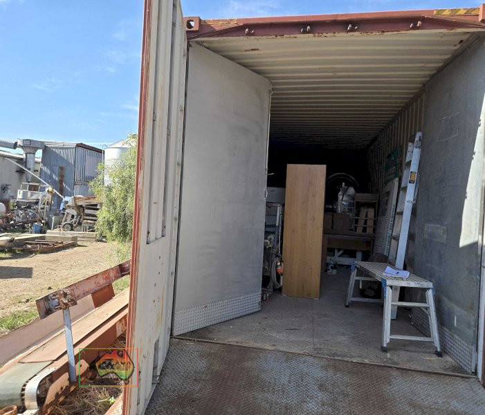 40' x 8' x 9'6" high shipping container - photo 6