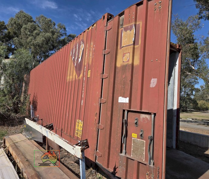 40' x 8' x 9'6" high shipping container