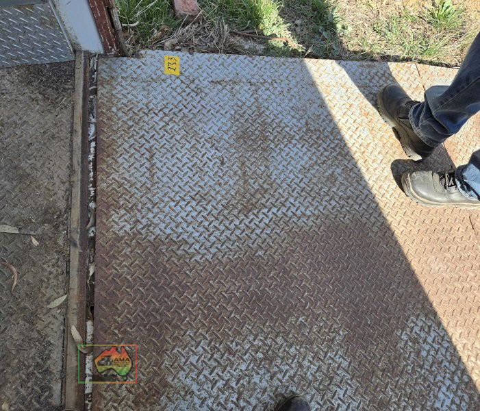 Steel checker plate entry ramp - photo 3