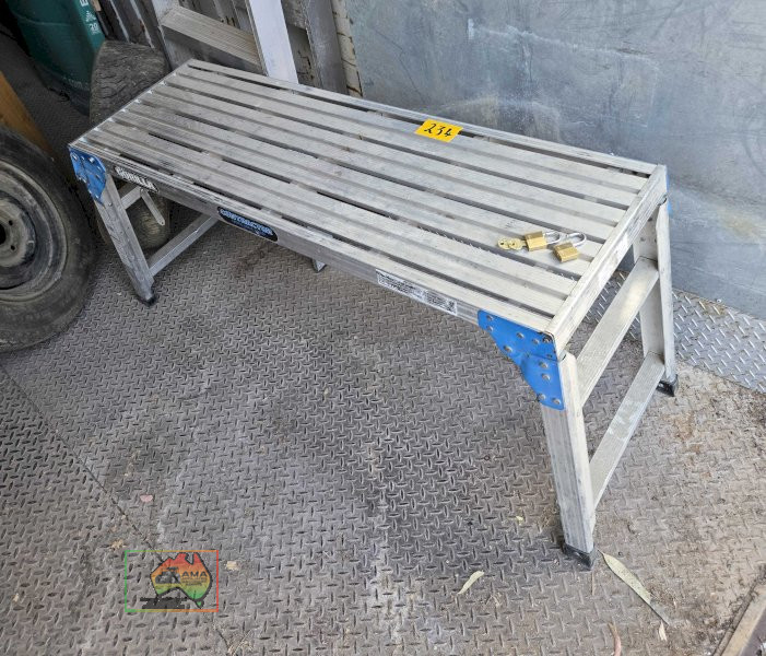 Gorilla fold up tradesman work bench