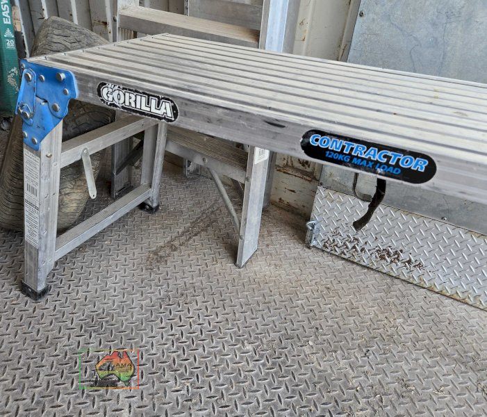 Gorilla fold up tradesman work bench - photo 2