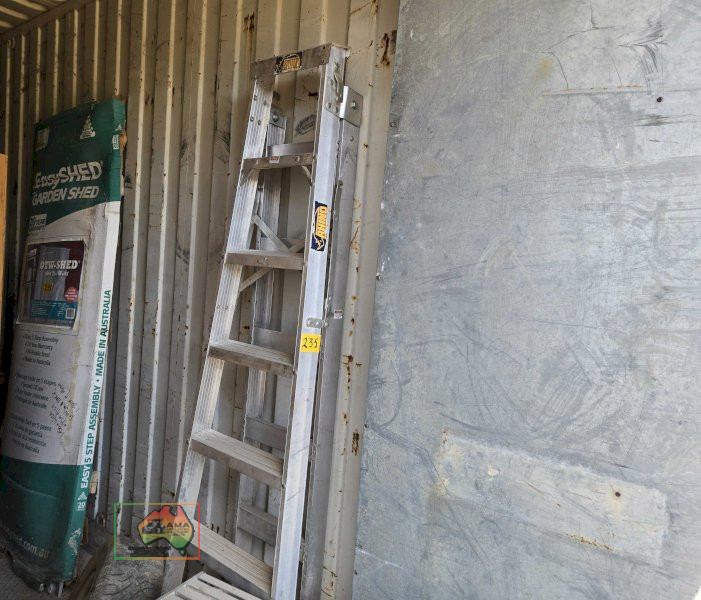 Rhino 7' alloy step ladder