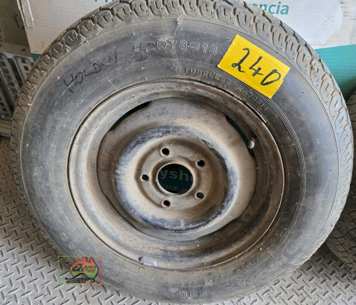 2 x Holden HQ 14' trailer rim and tyres - photo 2