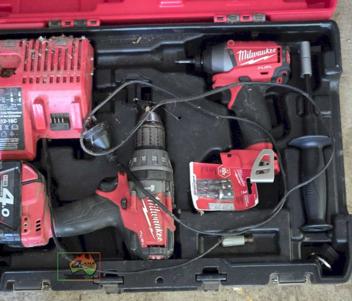 Milwaukee Twin Drill Set - photo 2