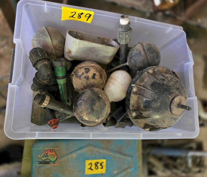 Box of Water Trough Fittings - photo 2
