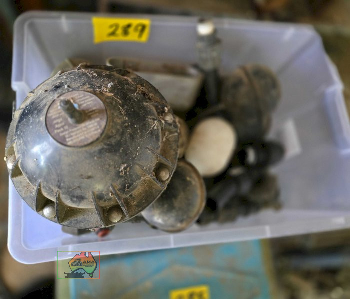 Box of Water Trough Fittings - photo 3