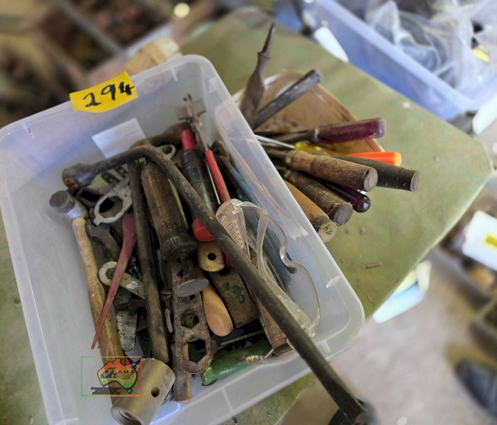 Assorted Tools & Chisels - photo 3