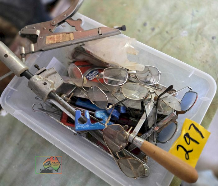 Box of Sundry Tools etc... - photo 4