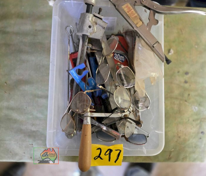 Box of Sundry Tools etc... - photo 3