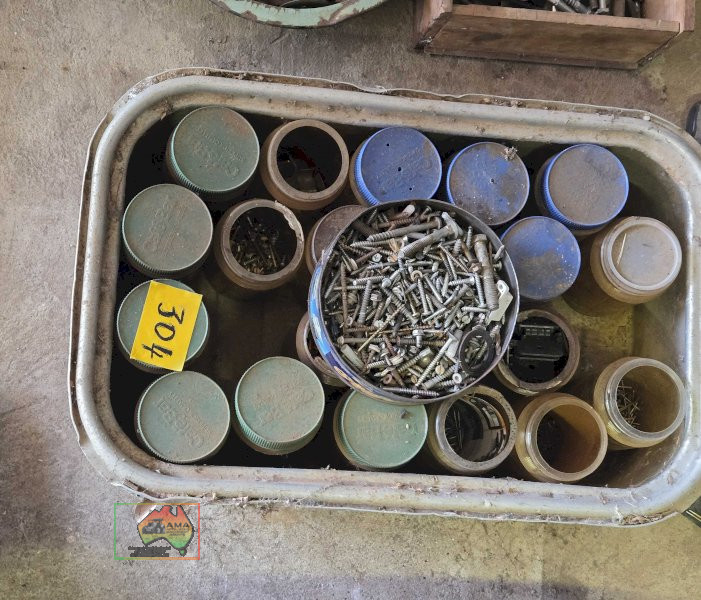 Tub of Assorted Screws
