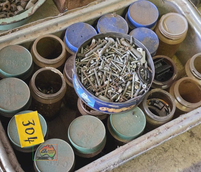 Tub of Assorted Screws - photo 3
