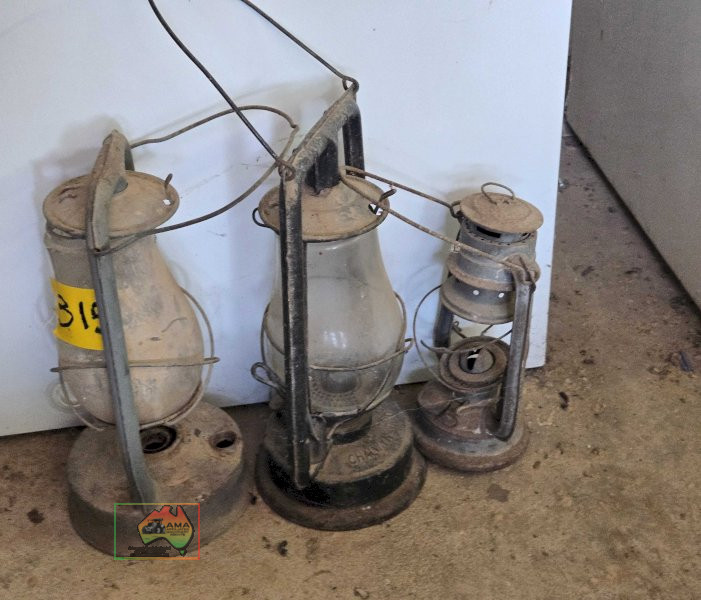 3x Kerosene Lamps