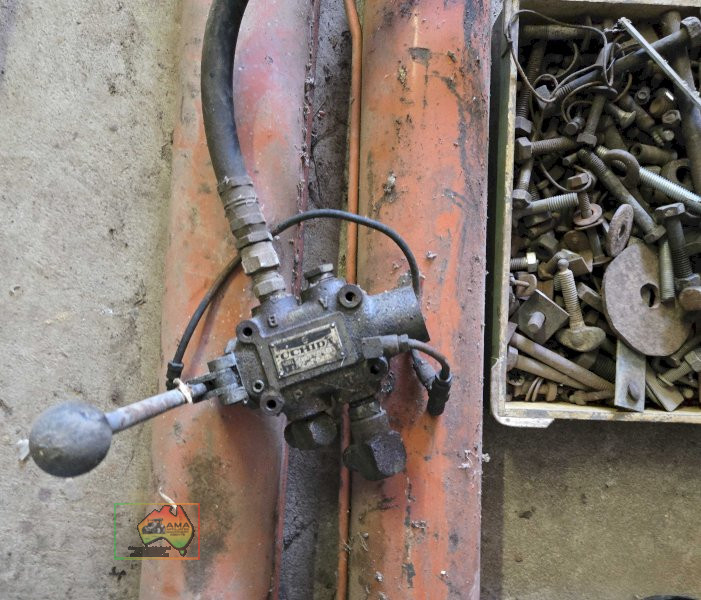 2x 3ft Hyd. Rams & Control Valve - photo 4