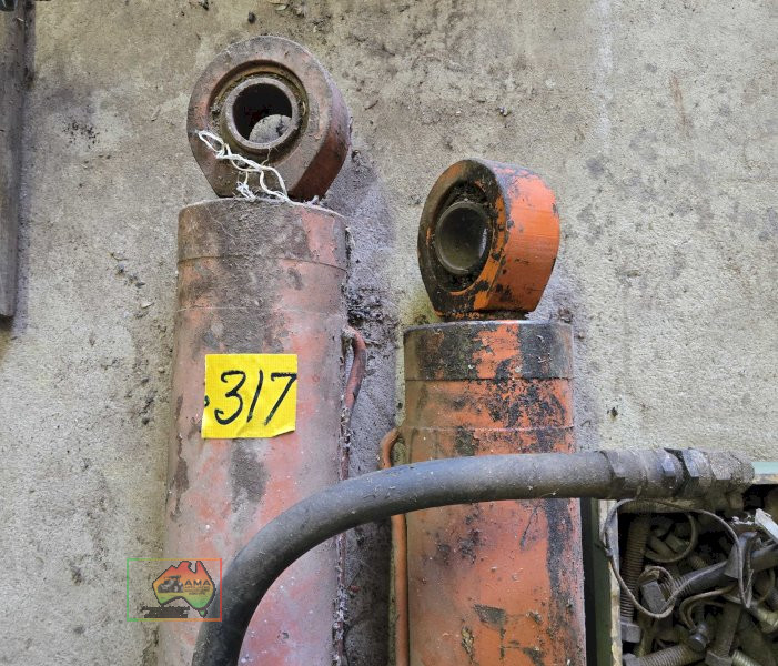 2x 3ft Hyd. Rams & Control Valve - photo 3