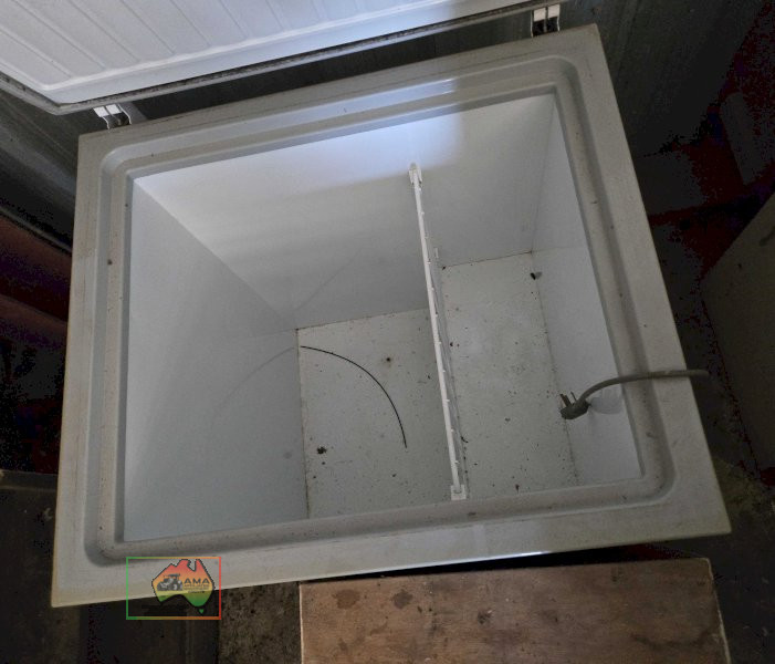 Kelvinator 210 Chest Freezer - photo 3
