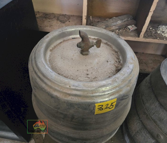 Beer Keg with Water Tap - photo 2