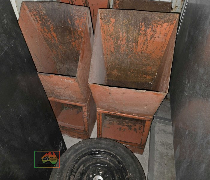 Pair of silo hoppers - photo 4