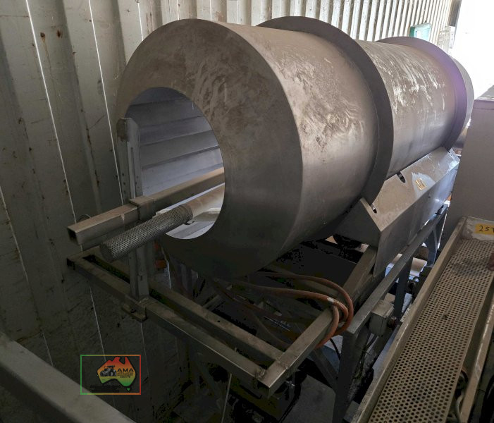Tunnel dryer on wheeled trolley