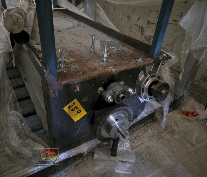 Well built mixer and screw auger