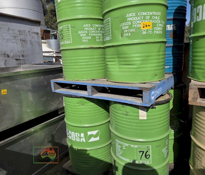 8 x 44gal drums and lids (#264)
