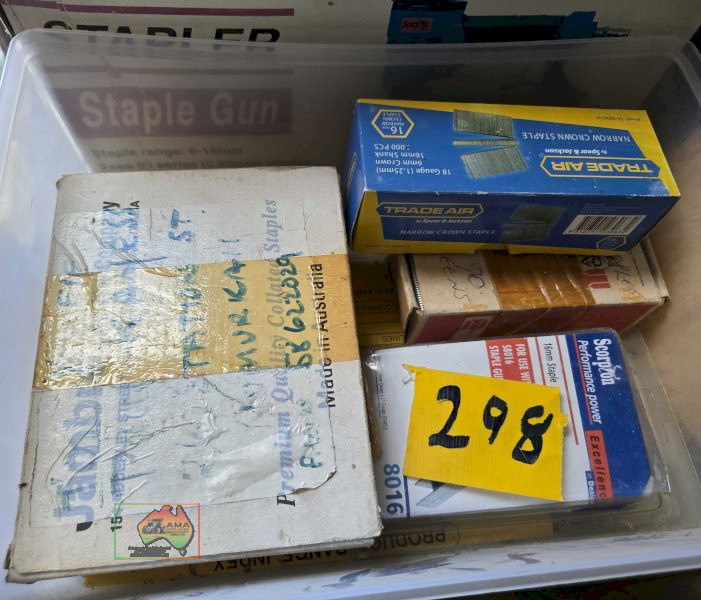 Large quantity of assorted staples to suit staple guns