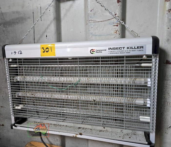 Commercial electric bug zapper and pedestal fan - photo 2