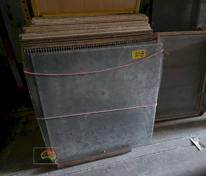 Large quantity of screen sieves
