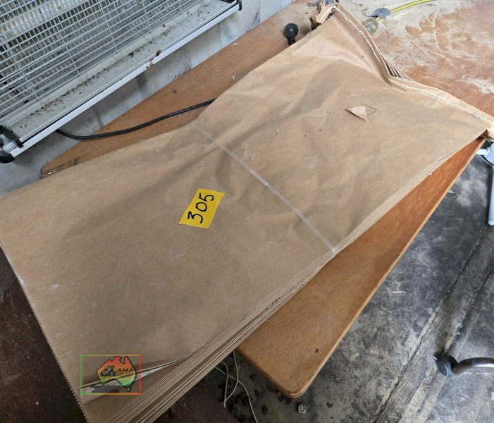 Bundle of large brown paper bags - photo 1