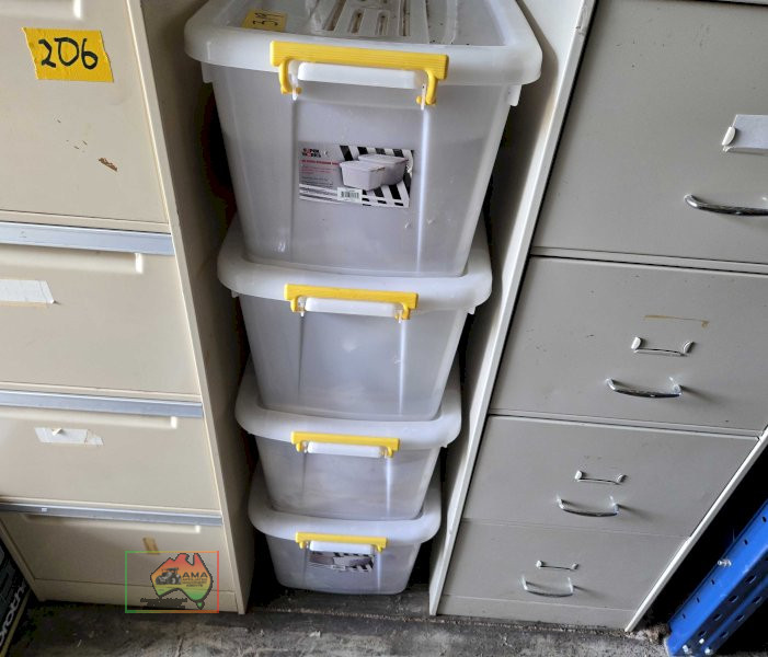 4 x plastic storage tubs