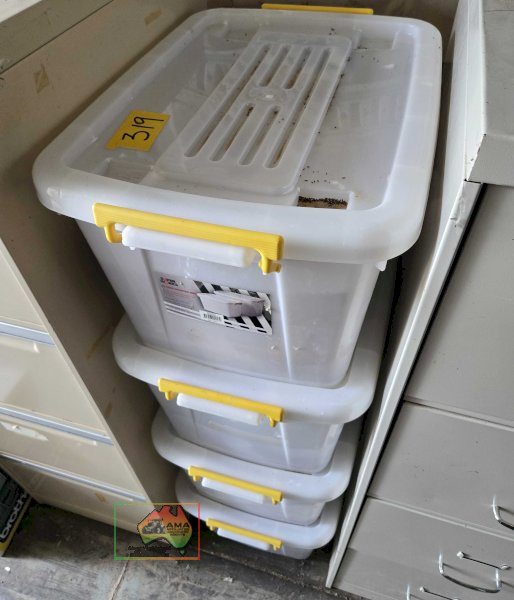 4 x plastic storage tubs - photo 2