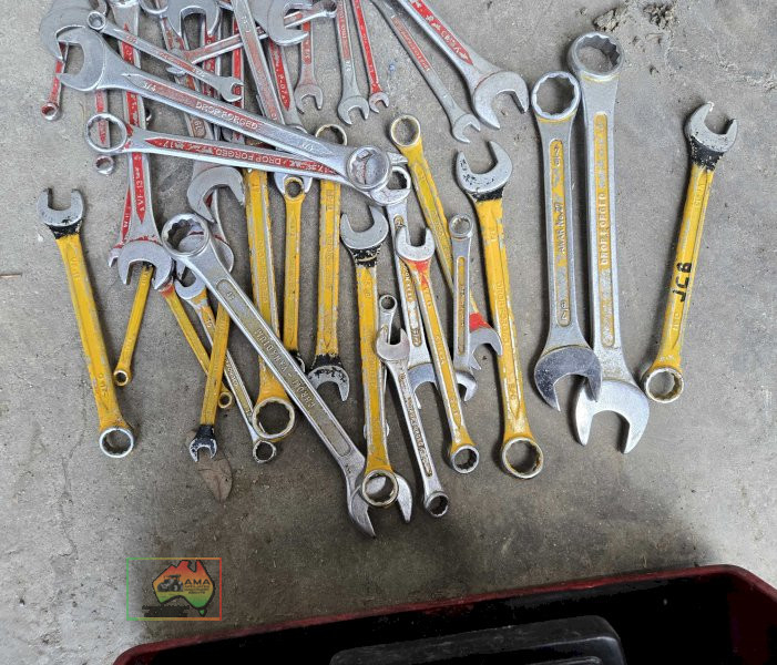Carry bucket of assorted spanners - photo 2